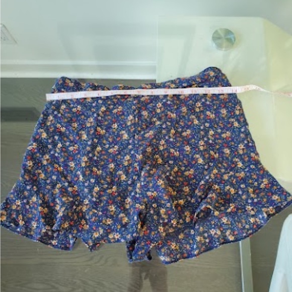 Matching set American eagle with button down top and soft shorts - Picture 5 of 11